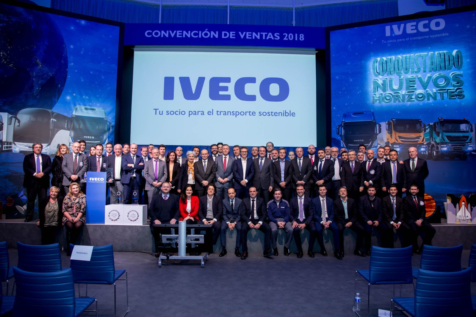 Foto de grupo de la Convención de Ventas 2018 de Iveco, bajo el lema Conquistando nuevos horizontes