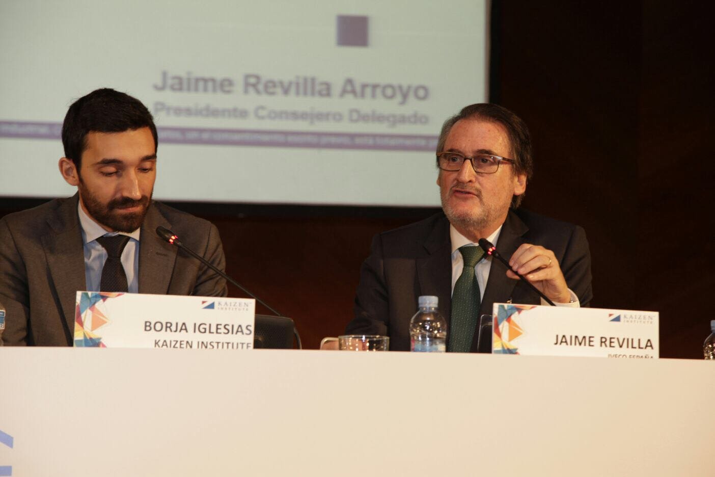 Jaime Revilla en una mesa de ponentes junto a Borja Iglesias, del Kaizen Institute