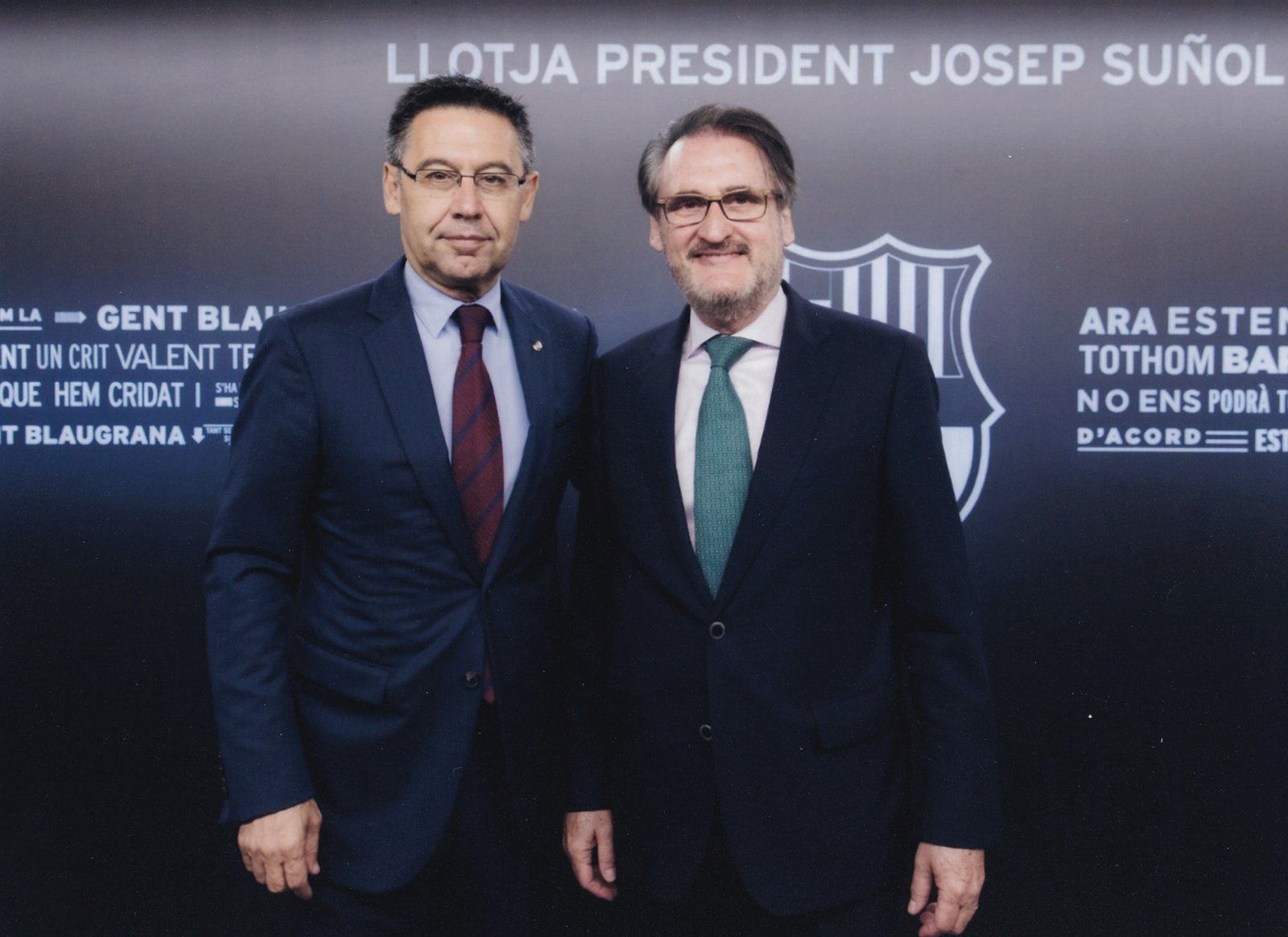 Jaime Revilla junto a Josep Maria Bartomeu en el palco del FC Barcelona